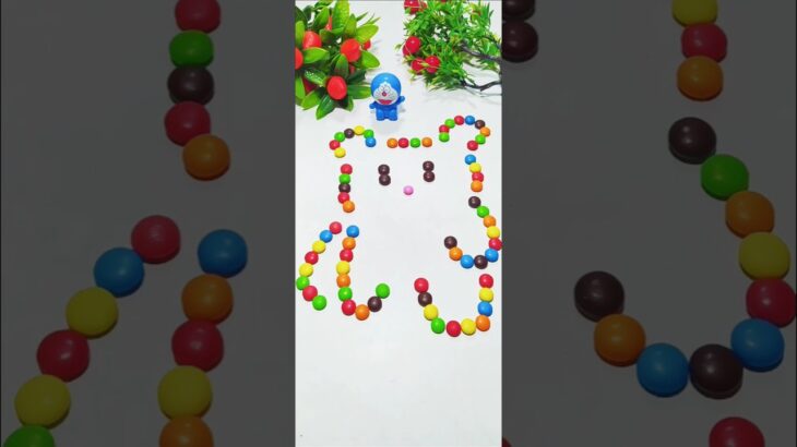 チョコレートボールを持って立つかわいい猫のアイコンを作って、楽しく食べましょう Make cute cat icons standing with chocolate balls have fun 🍫